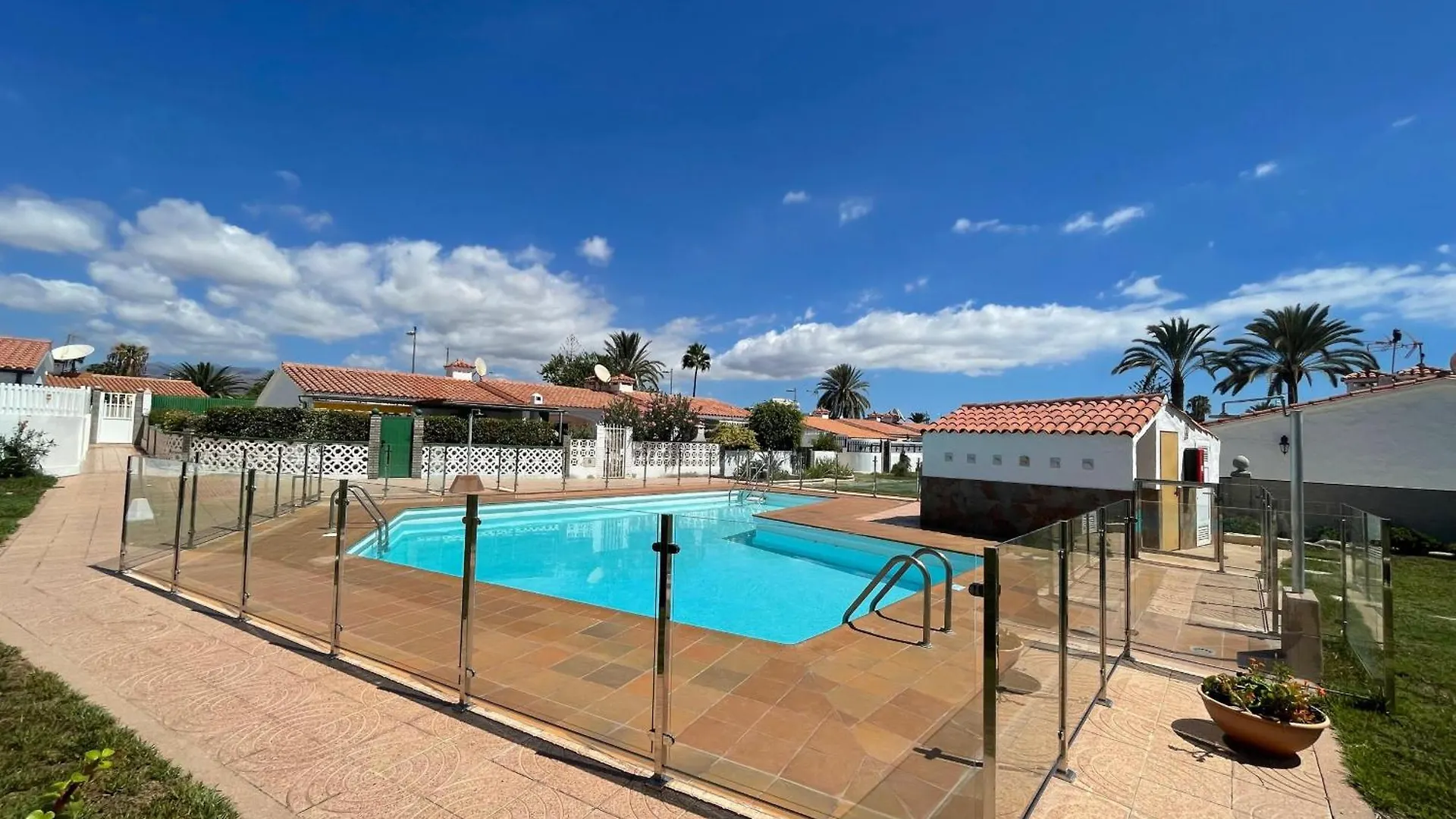 Deluxe Los Porches - By Gestion Vacacional Canarias Maspalomas  Сasa de vacaciones